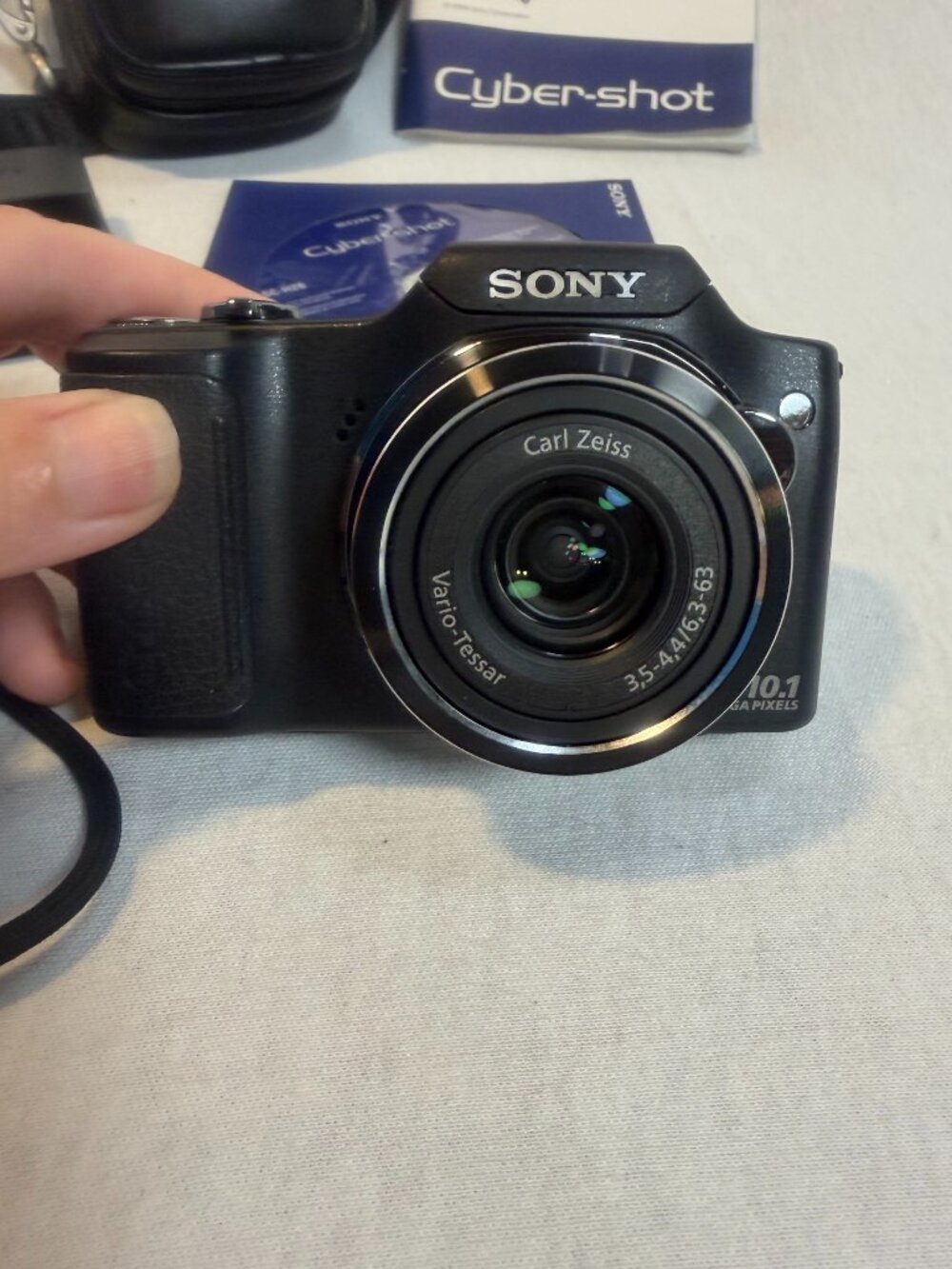 Sony Cyber-shot DSC-H20 Digital Camera Black 10.1MP 10x Zoom Bundle Case Memory